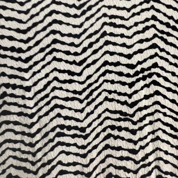 BCBG Generation Ruffle V-Neck Tank Top Blouse- Striped - Size XS - Picture 8 of 15